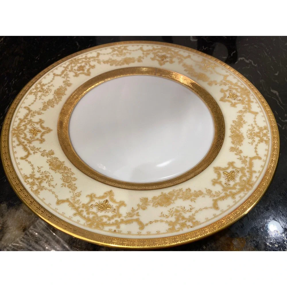 Antique Hutschenreuther Hohenberg Beautiful Intricate Ivory & Gold Plate 10.75